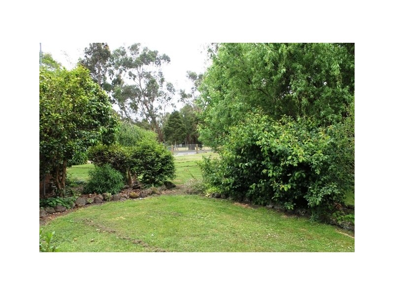 98 Lampards Road, Drouin VIC 3818