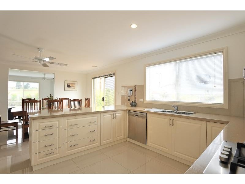 63 Victoria Street, Drouin VIC 3818