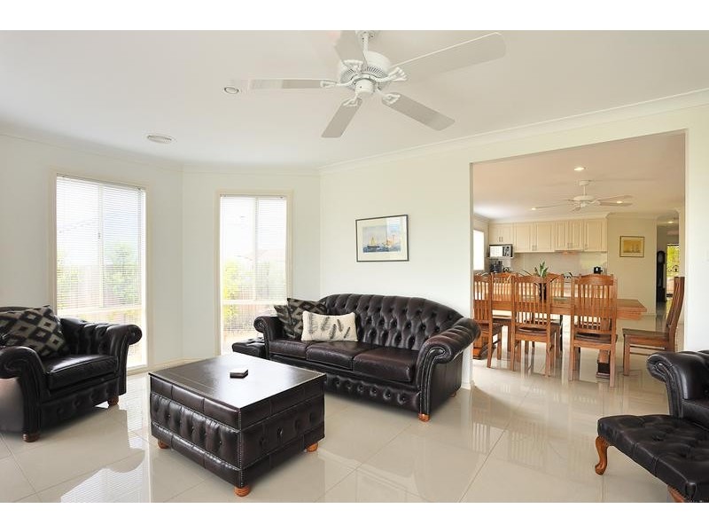 63 Victoria Street, Drouin VIC 3818