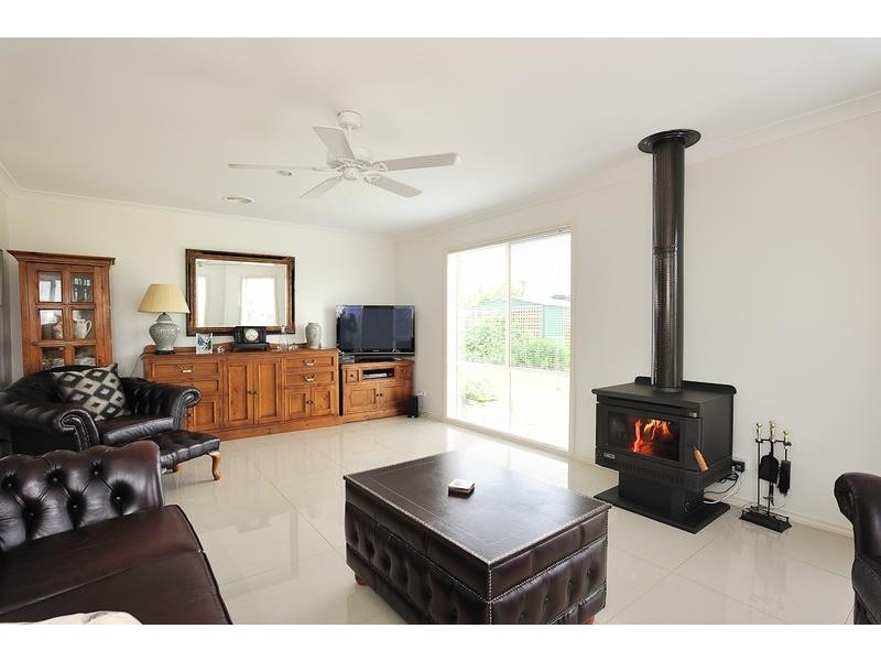 63 Victoria Street, Drouin VIC 3818