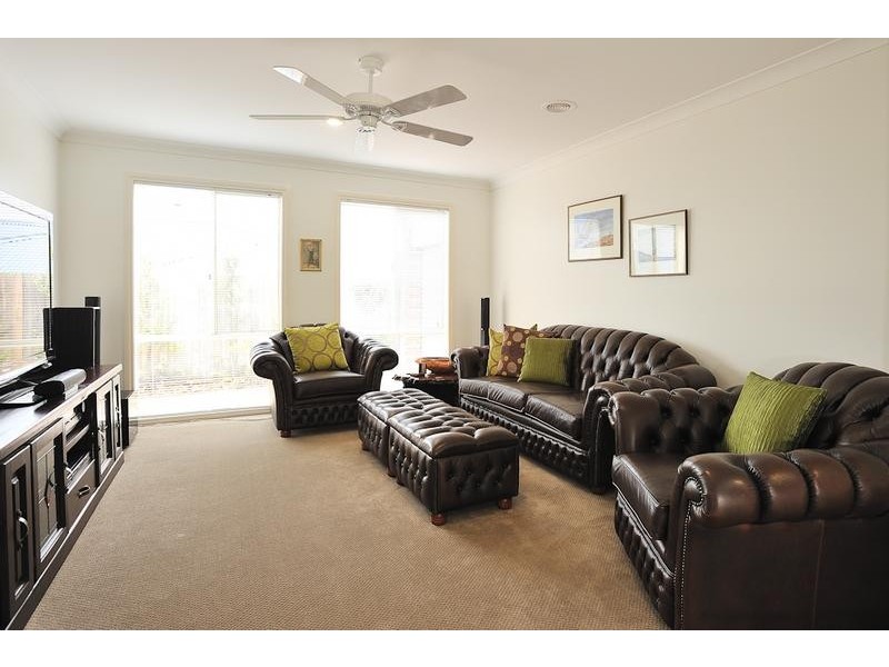 63 Victoria Street, Drouin VIC 3818