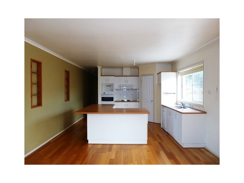 8 Green Valley Drive, Drouin VIC 3818