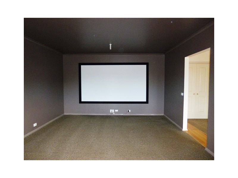 8 Green Valley Drive, Drouin VIC 3818