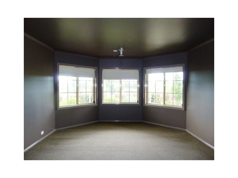 8 Green Valley Drive, Drouin VIC 3818