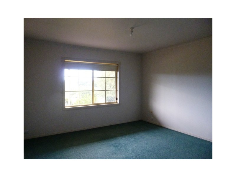 8 Green Valley Drive, Drouin VIC 3818