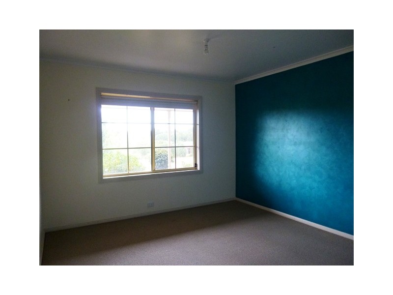 8 Green Valley Drive, Drouin VIC 3818