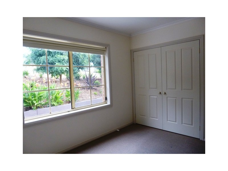 8 Green Valley Drive, Drouin VIC 3818