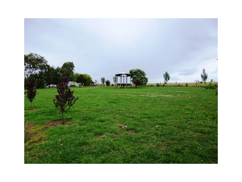 8 Green Valley Drive, Drouin VIC 3818