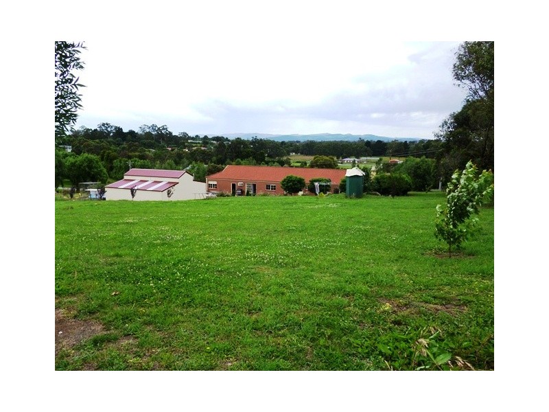 8 Green Valley Drive, Drouin VIC 3818