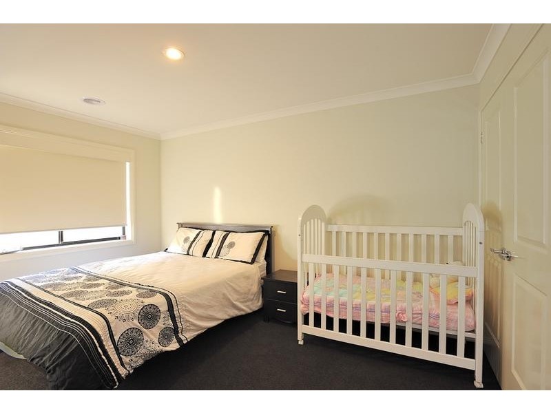 7 Kensington Square, Drouin VIC 3818