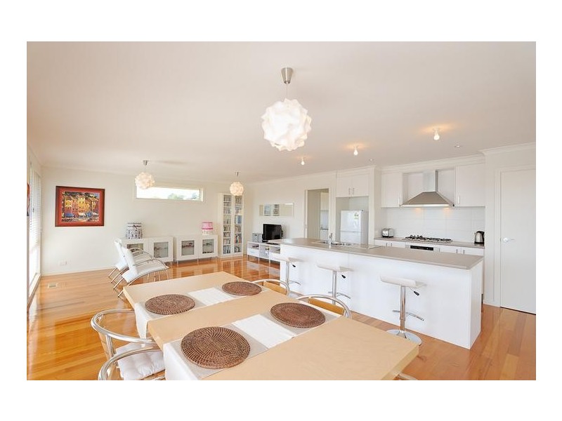 4 Aaron Court, Drouin VIC 3818