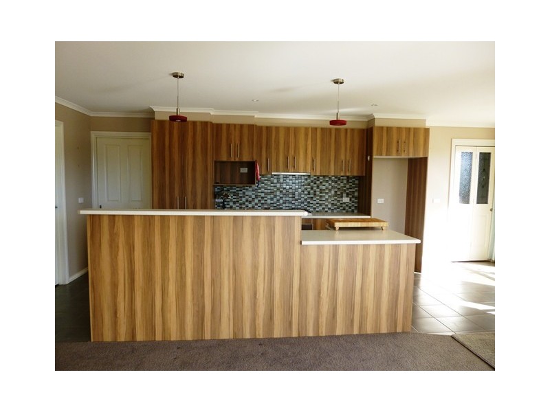 4 Lawrence Road, Drouin VIC 3818