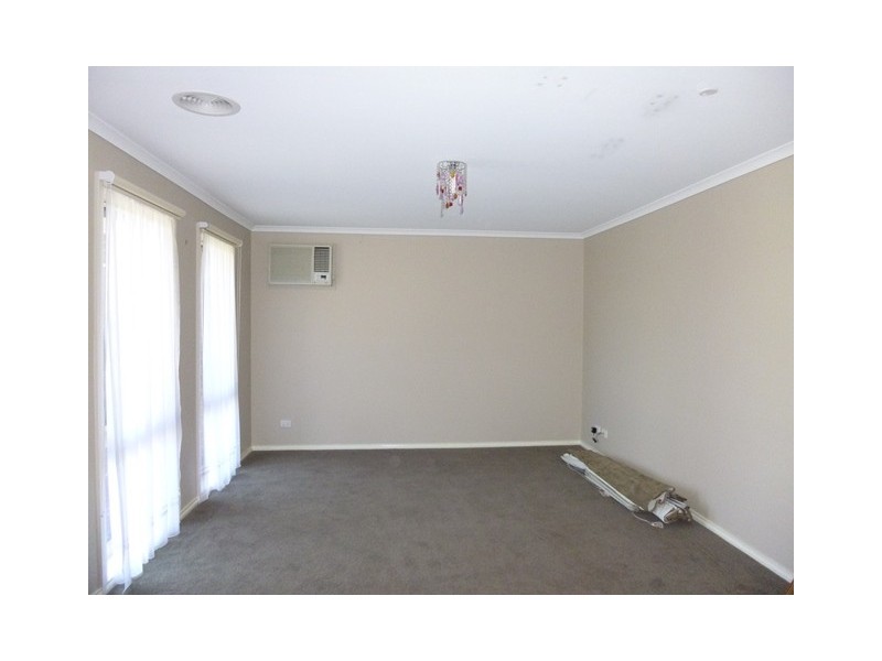 4 Lawrence Road, Drouin VIC 3818