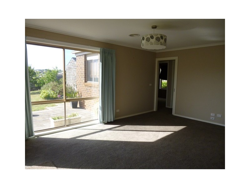 4 Lawrence Road, Drouin VIC 3818