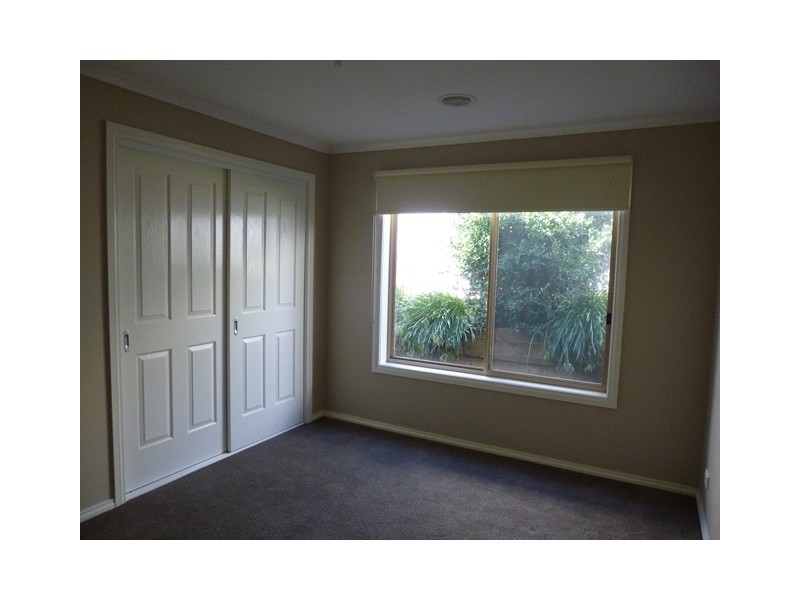 4 Lawrence Road, Drouin VIC 3818