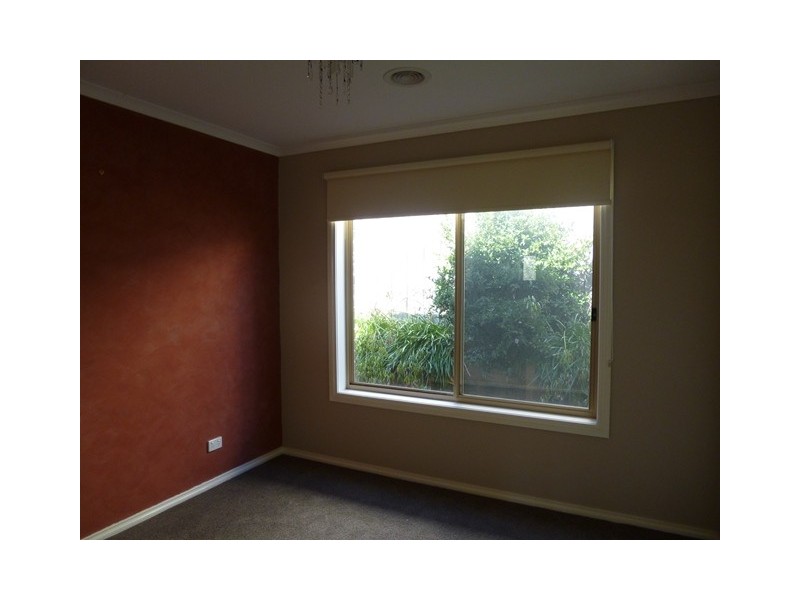 4 Lawrence Road, Drouin VIC 3818