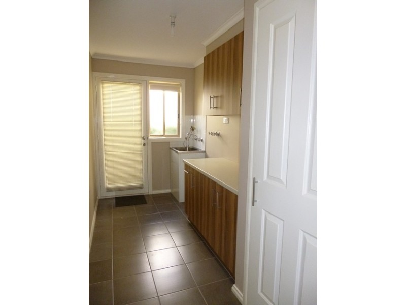 4 Lawrence Road, Drouin VIC 3818