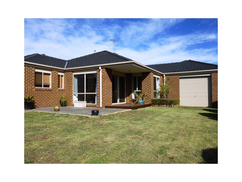 4 Lawrence Road, Drouin VIC 3818