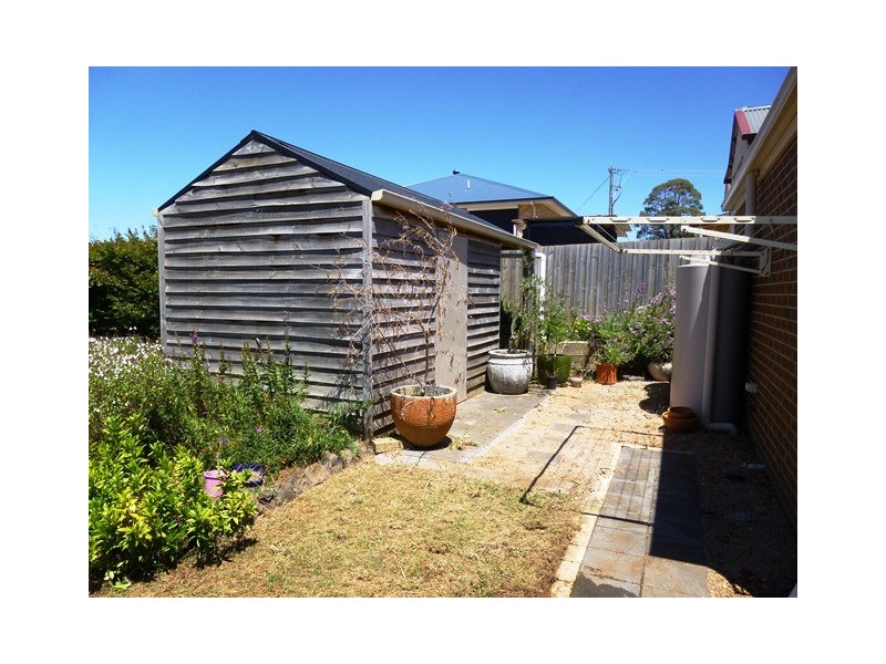 4 Lawrence Road, Drouin VIC 3818