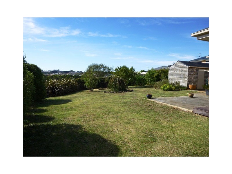 4 Lawrence Road, Drouin VIC 3818