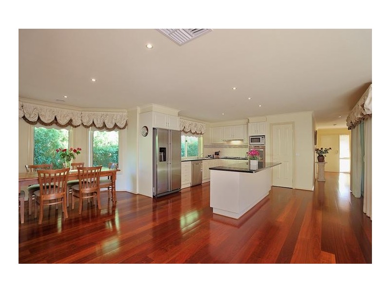 25 Davey Drive, Drouin VIC 3818