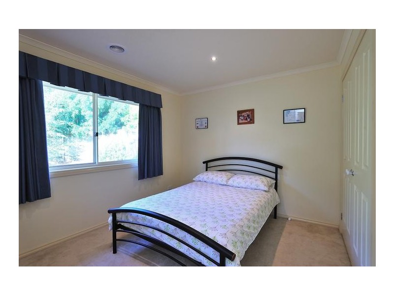 25 Davey Drive, Drouin VIC 3818