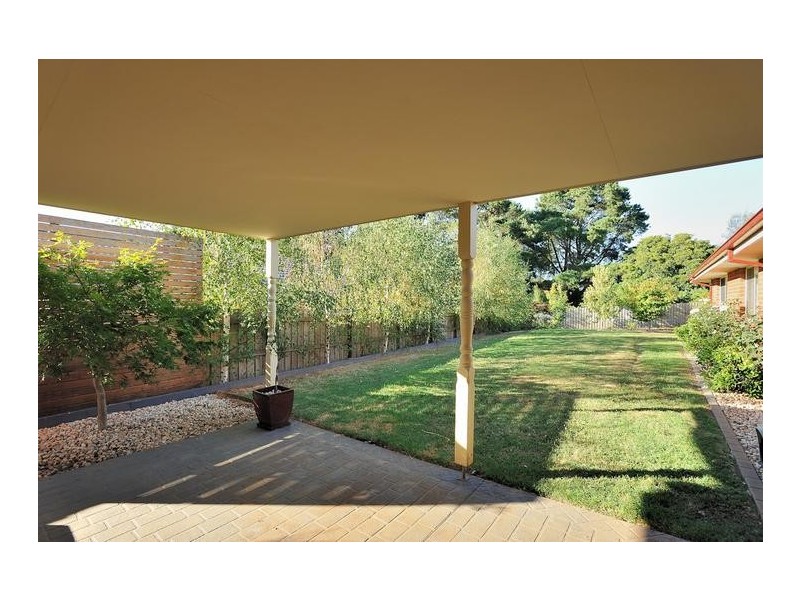 25 Davey Drive, Drouin VIC 3818