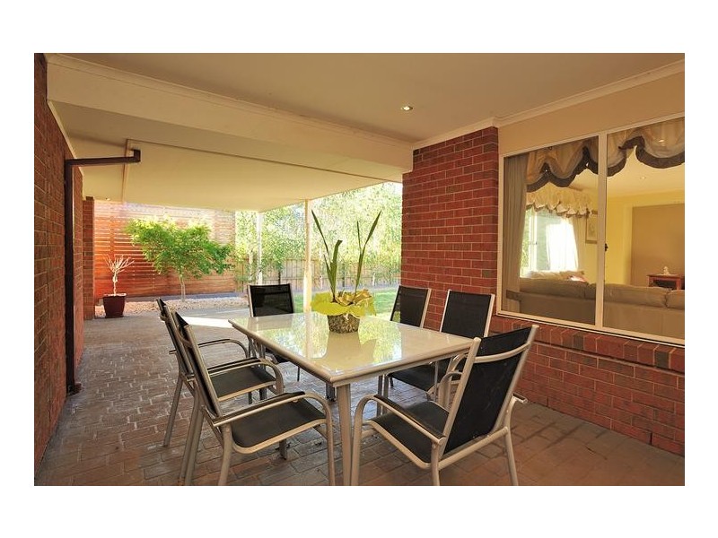 25 Davey Drive, Drouin VIC 3818