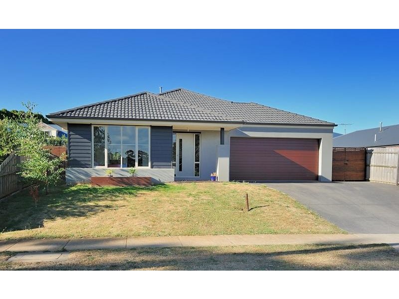 105 McNeilly Road, Drouin VIC 3818