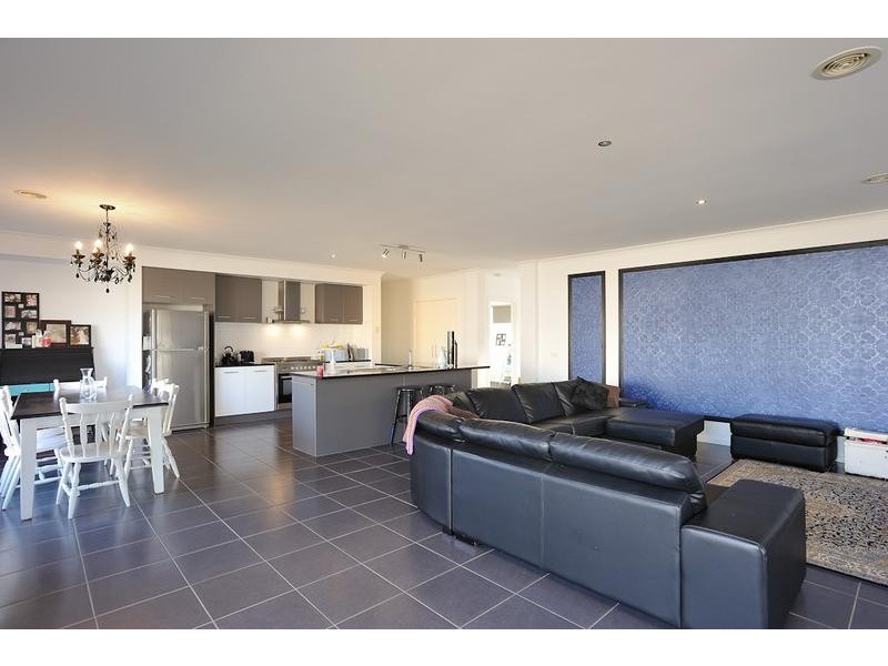 105 McNeilly Road, Drouin VIC 3818