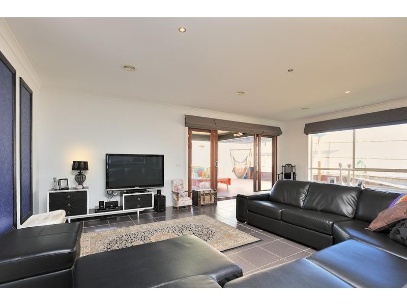 105 McNeilly Road, Drouin VIC 3818