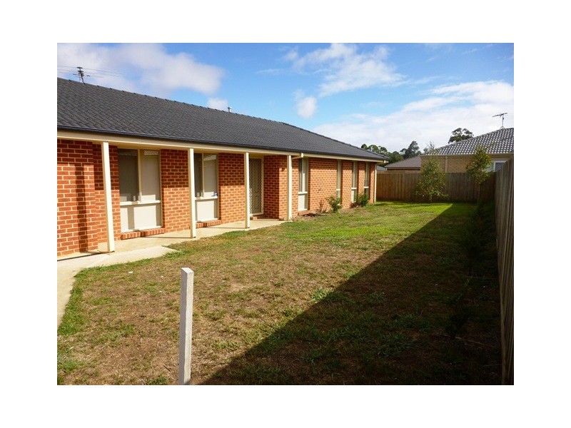 9 Jamescott Drive, Drouin VIC 3818