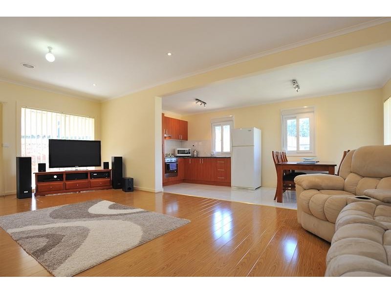 4 Valleyview Grove, Drouin VIC 3818