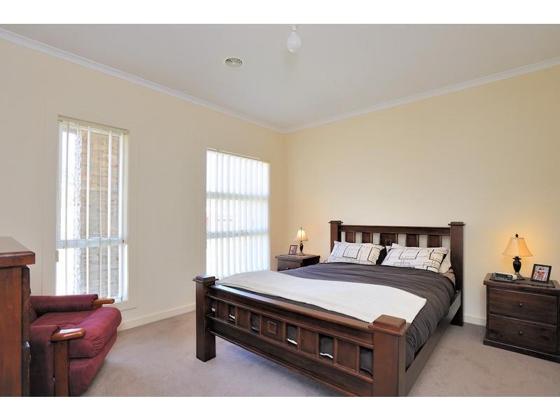 4 Valleyview Grove, Drouin VIC 3818