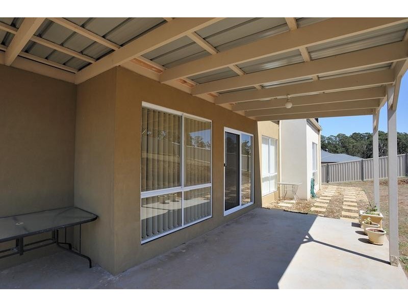 4 Valleyview Grove, Drouin VIC 3818