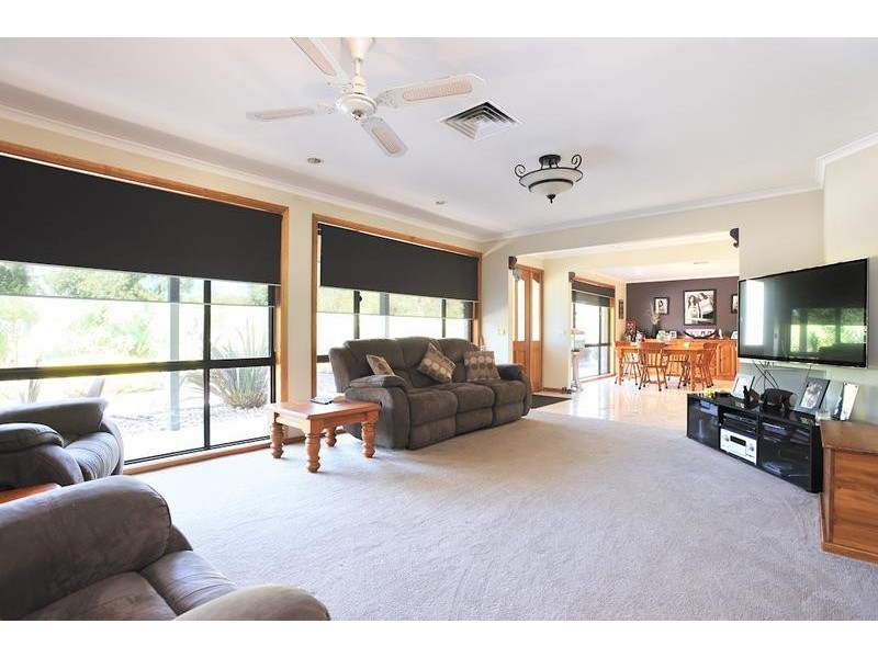 4 Surman Court, Drouin VIC 3818