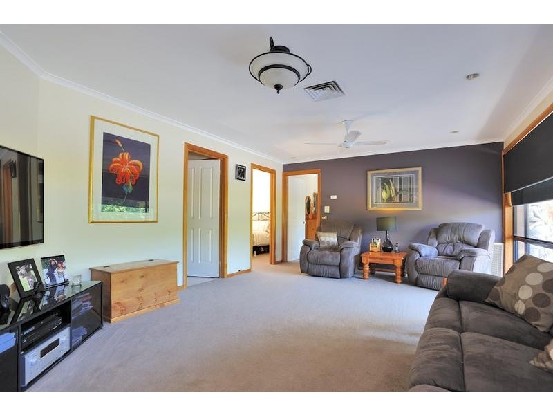 4 Surman Court, Drouin VIC 3818