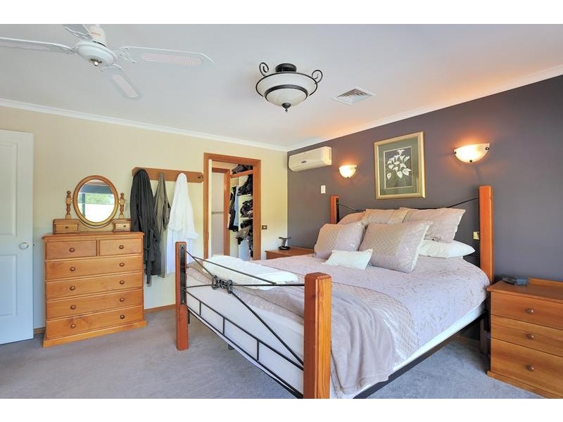 4 Surman Court, Drouin VIC 3818