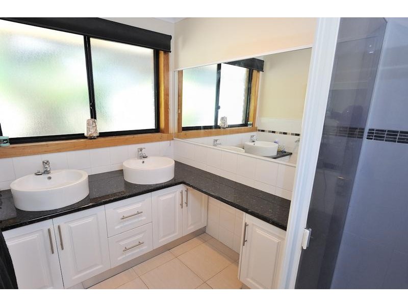 4 Surman Court, Drouin VIC 3818