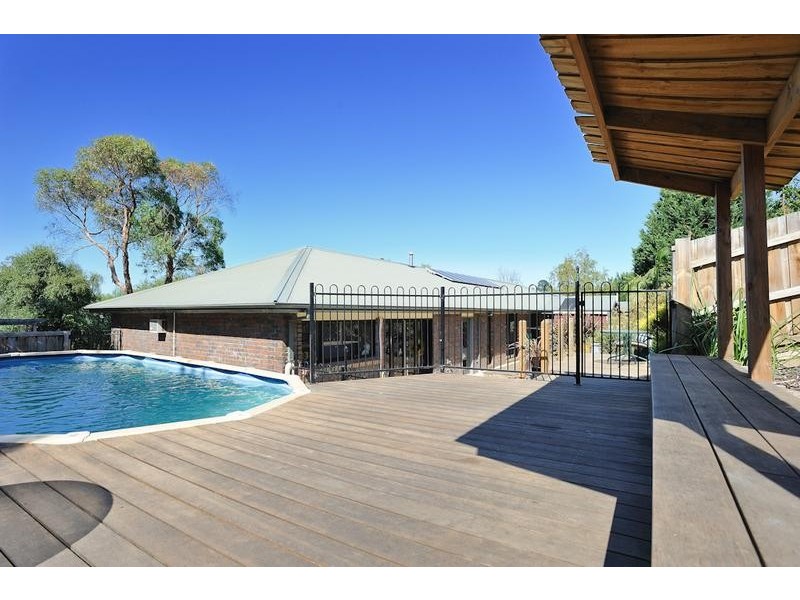 4 Surman Court, Drouin VIC 3818