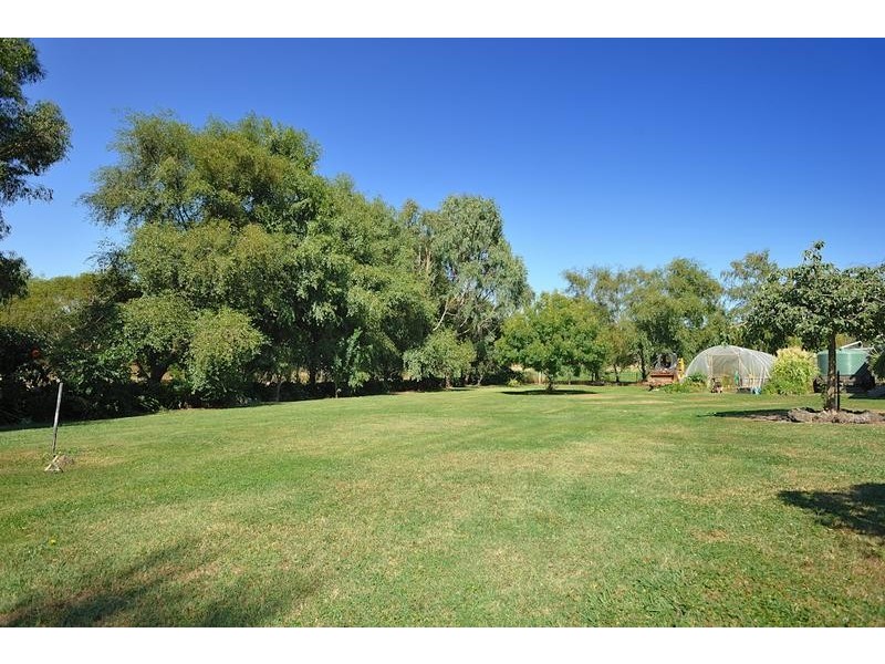 4 Surman Court, Drouin VIC 3818