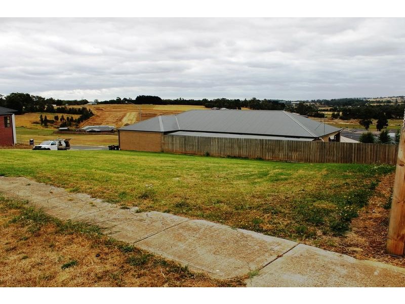 14 Summerhill Boulevard, Drouin VIC 3818