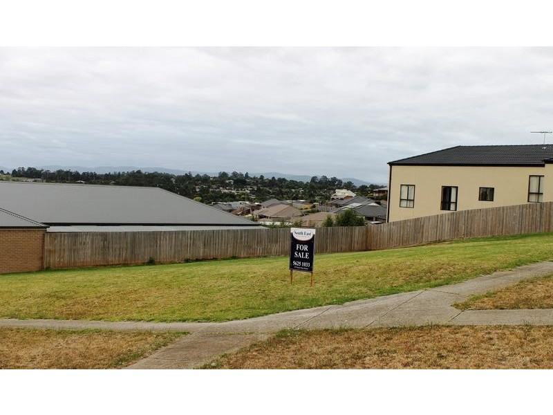 14 Summerhill Boulevard, Drouin VIC 3818