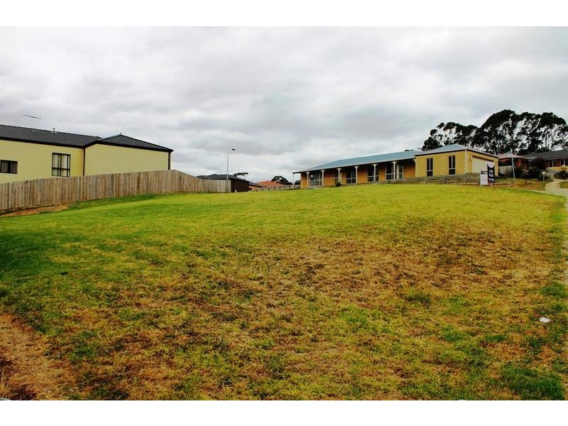 14 Summerhill Boulevard, Drouin VIC 3818