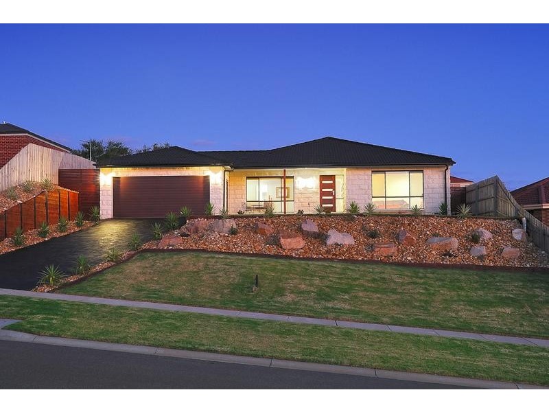 7 Kensington Square, Drouin VIC 3818