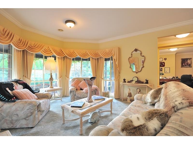 17 Millennium Court, Drouin VIC 3818