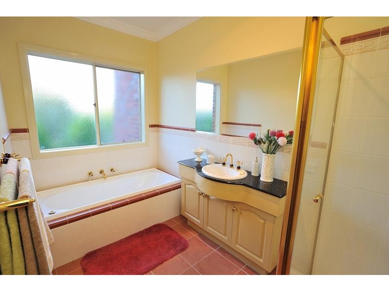 17 Millennium Court, Drouin VIC 3818