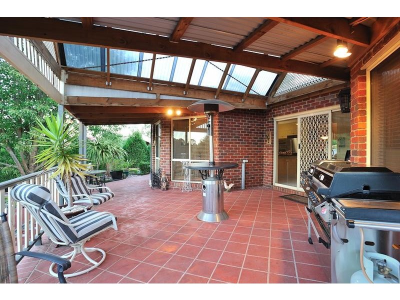 17 Millennium Court, Drouin VIC 3818