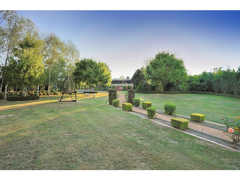 17 Millennium Court, Drouin VIC 3818