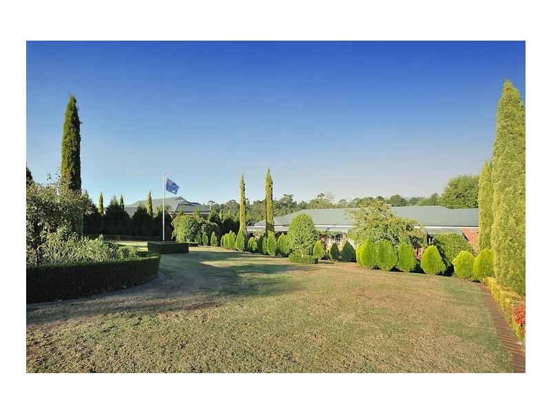 17 Millennium Court, Drouin VIC 3818